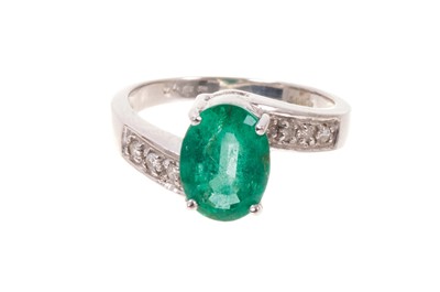 Lot 642 - Emerald and white gold ring
