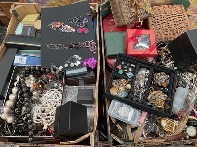 Lot 1151 - Large quantity of costume jewellery, wristwatches and bijouterie (4 boxes)