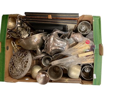 Lot 422 - Group of silver plated and other metalware