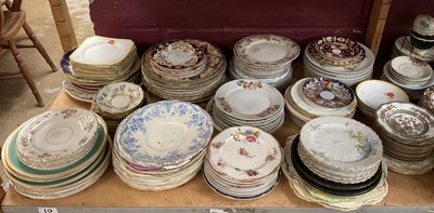 Lot 702 - Collection of ceramics and glassware (4 shelves)