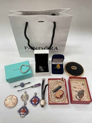 Lot 1039 - 9ct gold cased ladies wirstwatch on leather strap, Tiffany & Co silver heart shaped keyring, Pandora charm, Gucci compact etc