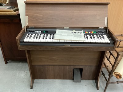 Lot 1424 - Yamaha electric organ
