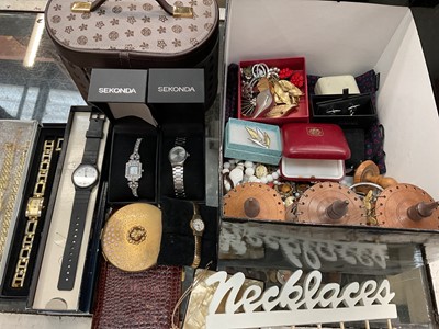 Lot 1000 - Various wristwatches, jewellery, collection of silver earrings on three display stands, empty jewellery box and other bijouterie