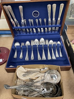 Lot 272 - Oak cased Nakens silver plated cutlery 6 place setting, serving spoons and plated cutlery