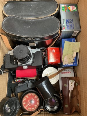 Lot 305 - Group of vintage and later cameras, binoculars, accessories etc