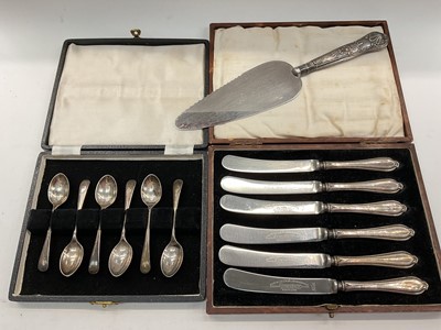 Lot 1100 - Cased set of six silver coffee spoons, cased set of six silver handled butter knives and a silver handled cake slice