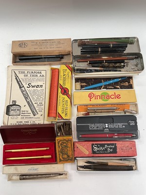 Lot 365 - Collection of vintage and later pens