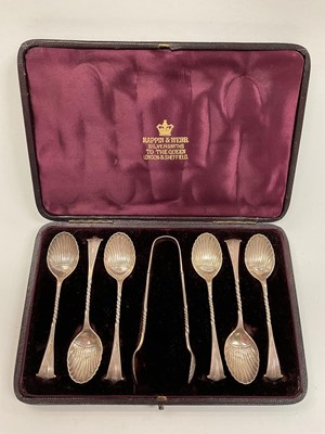 Lot 1020 - Set of six Victorian silver teaspoons and pair of matching sugar tongs in fitted case