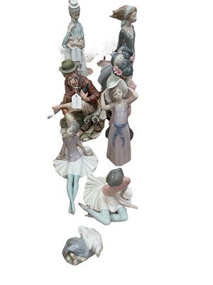 Lot 583 - Eight Lladro porcelain figures and a Capodimonte porcelain figure (9)