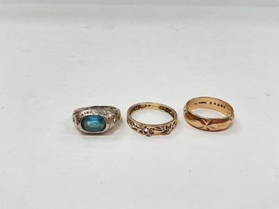 Lot 1035 - 9ct white gold blue stone and diamond ring, size J, 9ct gold diamond set open work scroll ring, size R and 9ct gold wedding ring, size O (3)