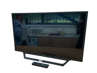 Lot 5 - 32" Sony Bravia TV with remote control