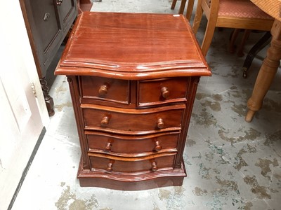 Lot 1246 - Pair of mahogany serpentine fronted chest of drawers, 45cm wide, 42cm deep, 61cm high