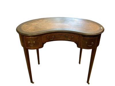 Lot 1261 - Edwardian inlaid mahogany kidney shaped writing table with inset leather lined top, 90cm wide, 74cm high