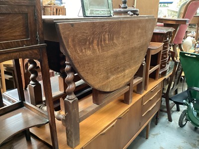 Lot 1267 - Oak oval drop leaf table with spiral twist supports, 116cm wide