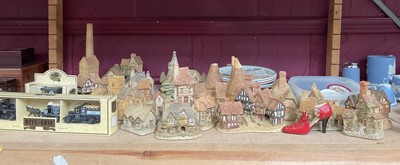 Lot 723 - Large quantity of ceramics and other sundry items including a large lot of David Winter cottage's