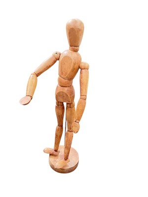 Lot 449 - Articulated wooden artists dummy, 33cm in overall height