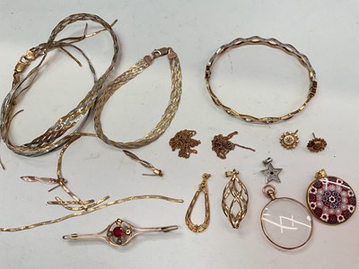 Lot 1083 - Group of 9ct gold jewellery, mostly broken