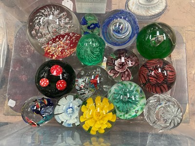 Lot 58 - Mixed group of paperweights