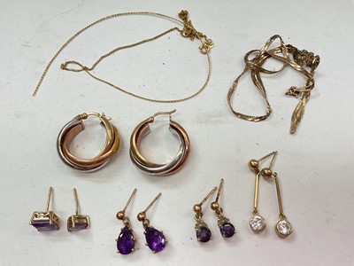 Lot 1090 - Group of 9ct gold jewellery including pair of three colour gold hoop earrings, other gem set earrings and broken chains
