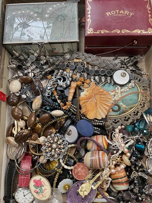 Lot 1091 - Group of costume jewellery and wristwatches etc