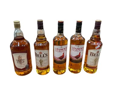 Lot 777 - Five bottles of whiskey to include Bells, The Famous Grouse and scotch whiskey