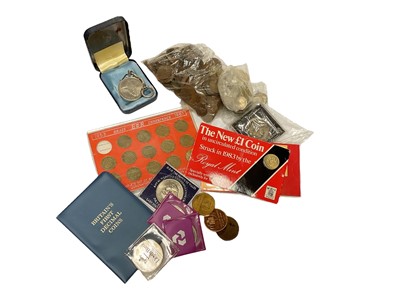 Lot 450 - World - Mixed coinage to include silver U.S. Morgan Dollar 1884 O AEF, G.B. Victoria JH Crown 1980 VG, bronze cupro-nickel & other issues (Qty)