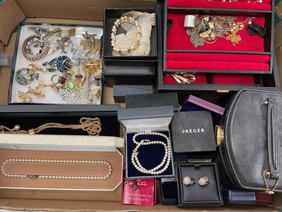 Lot 176 - Group of costume jewellery including a cultured pearl necklace with 9ct gold clasp
