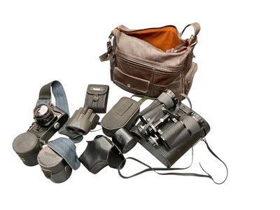Lot 554 - Group of assorted binoculars, camera and lenses (1 box).