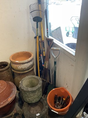 Lot 807 - Group of gardening tools to include spades, rakes and others