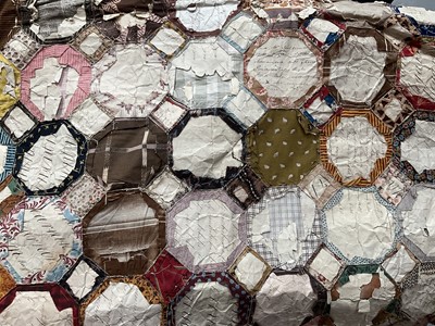 Lot 2110 - Early 19th century English paper pieceing patchwork quilt in hexagon and diamond design