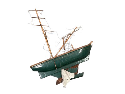 Lot 824 - Green painted pond yacht