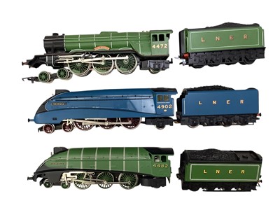 Lot 1846 - Hornby OO Guage LNER 4-6-2 A1 Class Flying Scotsman tender locomotive 4472, 4-6-2 A4 Class Seagull 8 wheel tender locomotive 4902, 4-6-2 A4 Class Golden Eaglemoss 8 wheel tender locomotive 4482,...