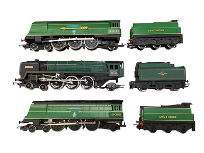 Lot 1848 - Hornby OO Gauge BR green 4-6-2 Britannia Class Britannia tender locomotive 700000 & 4-6-2 Battle of Britain Class Fihter Pilot tender locomotives 21C155 (x2), unboxed (3)