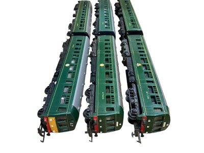 Lot 2015 - Hornby Tri-ang OO Gauge DMU Railcar R157/R158, loose (3) / Tri-ang OO Gauge SR 2 Car EMU R156/R225, plus BR green powered EMU R225, all loose (3)