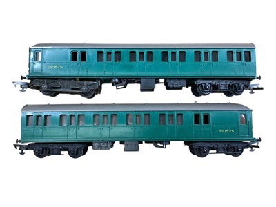 Lot 1905 - Tri-ang OO Gauge SR 2 Car EMU R156/R225, plus BR green powered EMU R225, all loose (3)