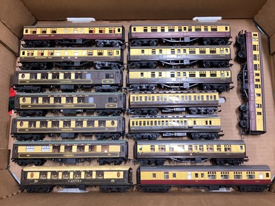 Lot 1909 - Hornby Tri-ang OO Gauge Pullman Carriages, Coaches & Rolling Stock, all loose (3 boxes)