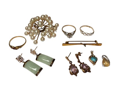 Lot 32 - Group of gold and yellow metal jewellery