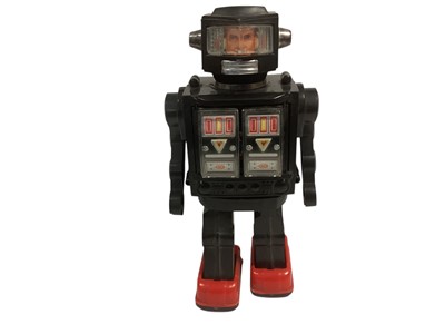 Lot 1950 - Battery operated plastic body robot (made in Hong Kong) (1)