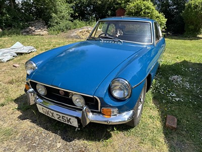 Lot 2150 - 1972 MGB GT, 1798cc, finished in blue with a Webasto roof, reg. no. GKX 25K.
