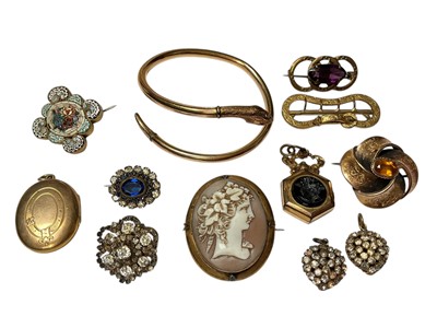 Lot 172 - Group of antique brooches and jewellery to include a Victorian gold plated snake bangle