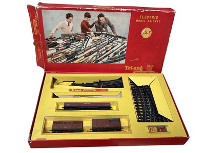 Lot 1801 - Railway Tri-ang OO gauge set RS5 boxed plus selection of boxed locomotives wagons and some unboxed (Qty)