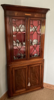 Lot 1485 - Georgian floorstanding corner cabinet