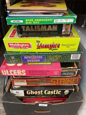 Lot 2613 - Selection of vintage board games (1 box)
