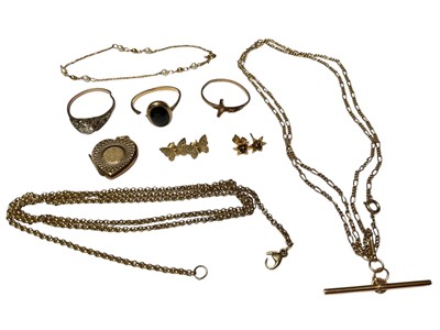 Lot 107 - Group of 9ct gold jewellery to include two chains, cultured pearl bracelet, three rings, locket pendant and two pairs of earrings