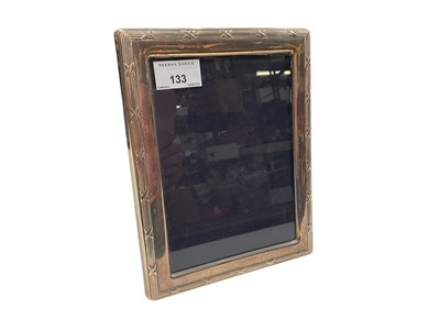 Lot 133 - Contemporary silver photograph frame of rectangular form with reeded border and easel back, (Sheffield 1998), maker Carrs, 22 x 17.5 cm overall