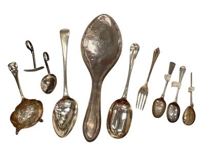 Lot 192 - George III Old English pattern silver table spoon (London 1790), together with Georgian and later silver flatware (various dates and makers), 8.5ozs of weighable silver.