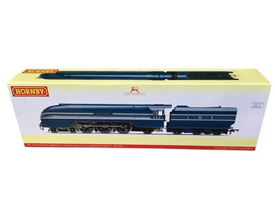 Lot 1782 - Hornby OO Gauge 4-6-2 LMS blue Streamlined Princess Coronation Class Queen Elizabeth tender locomotive 6221, boxed R3622, 2-10-0 BR black (weathered) Class 9F tender locomotive 92134, boxed R220...