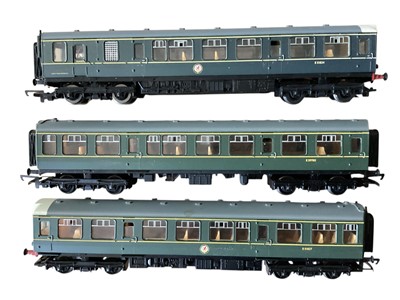 Lot 1785 - Hornby OO Gauge BR Green 3 car Railcar, two tank engines & tender locomotive (4)