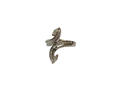 Lot 247 - Diamond cross over ring with baguette cut diamonds in a channel setting