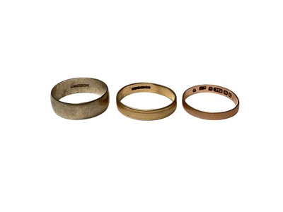 Lot 287 - 9ct white gold wedding ring and two 9ct yellow gold wedding rings (3)